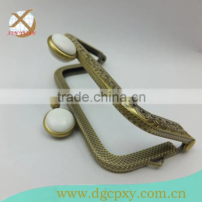 2015 latest metal frame for purse with coins white gems