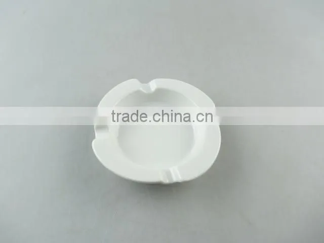 Stocklots white ceramic ashtrays in cheap price