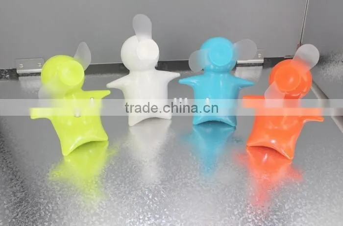 Wholesale No battery hand operated portable lovely colourful mini fan