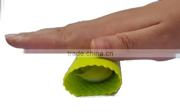 Garlic Press And Peeler Set ,3 Pieces Kichen Tools ,With Stainless Steel Garlic Press ,Silicone Garlic Peeler ,Cleaning Brush