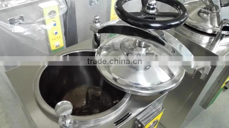 Floor standing steam autoclave with hand wheel quick open door