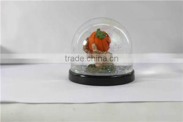 Plastic material halloween pumpkin snow globe