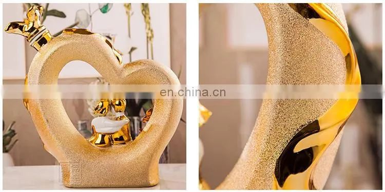 Wedding Celebration Gift Ornaments Gilded Loving Heart Shape 2500ml Empty Ceramic Wine Bottle