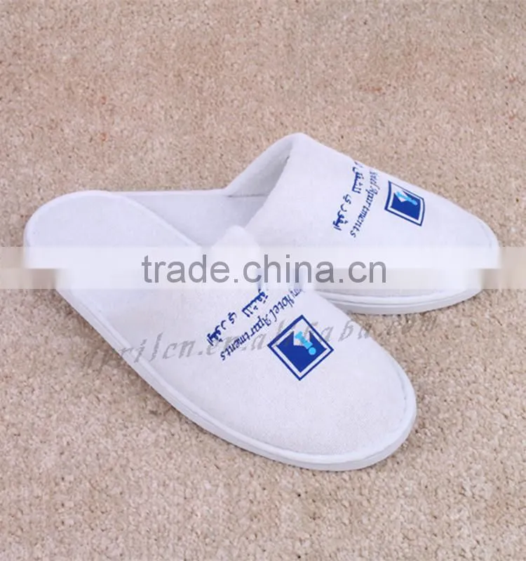hotel slipper with embroideried customized logo