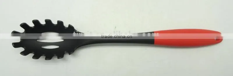 PLASTIC KITCHEN TOOLS
