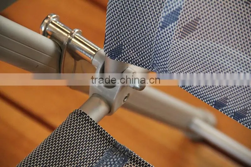 Avantgarde folding beach chair with plastic armrest
