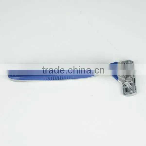Classic triple blades razor