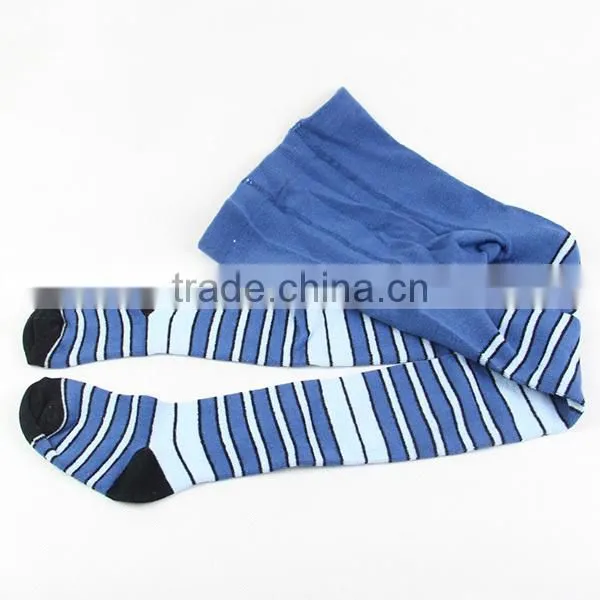 Breathable sports tights with stripes