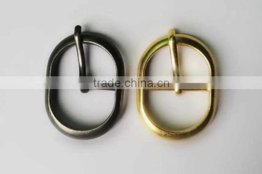 Well-looking oval metal buckle