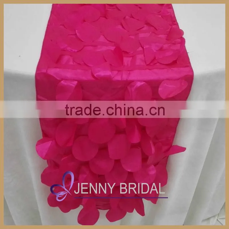 TR005D beautiful wedding rose red petal fancy table runners