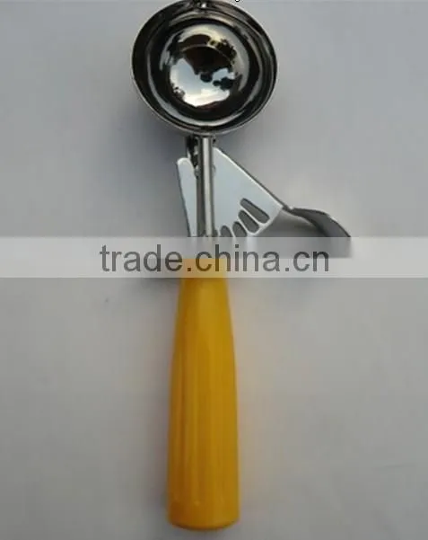 6cm stainless steel Ice cream Scoop with plastic handle in color