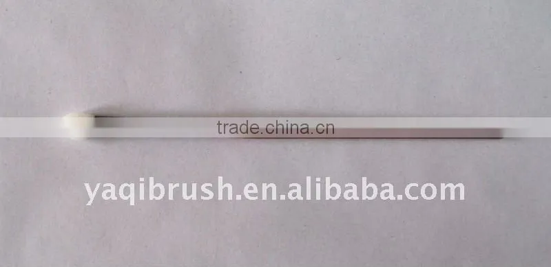 Sponge Eyeshadow Brush with Alu-Ferrule and Wooden Handle