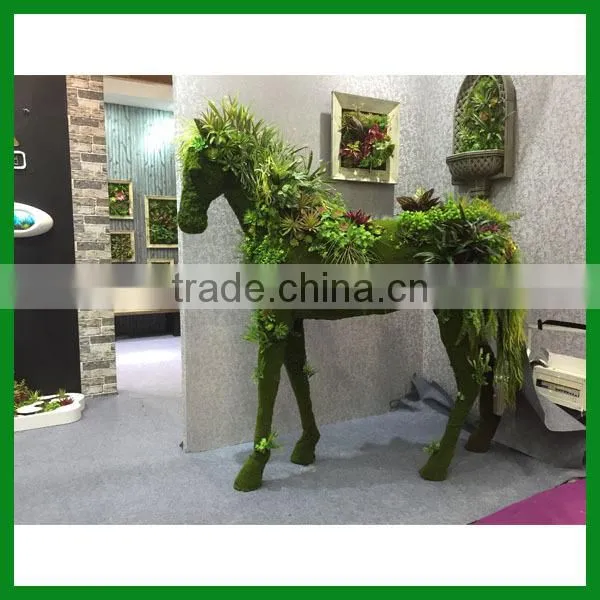 Artificial bird green sculpture