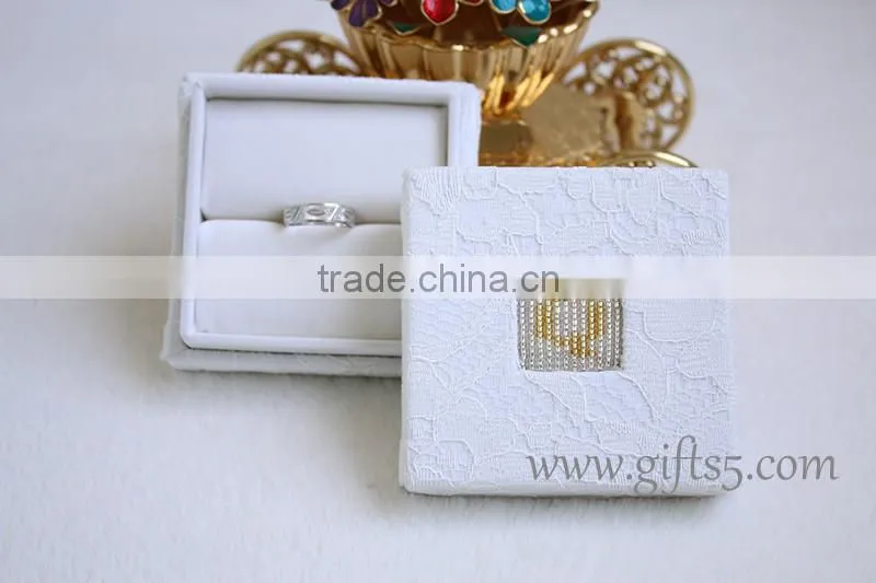 New arrival wholesale wedding ring box jewelry boxes with beaded name plate of Q