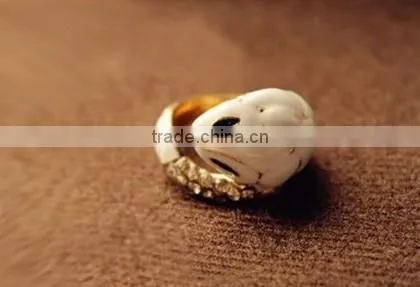 Elegant small white snake ring drip diamond female rings