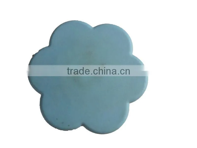 Plum blossom shape horse massage brush