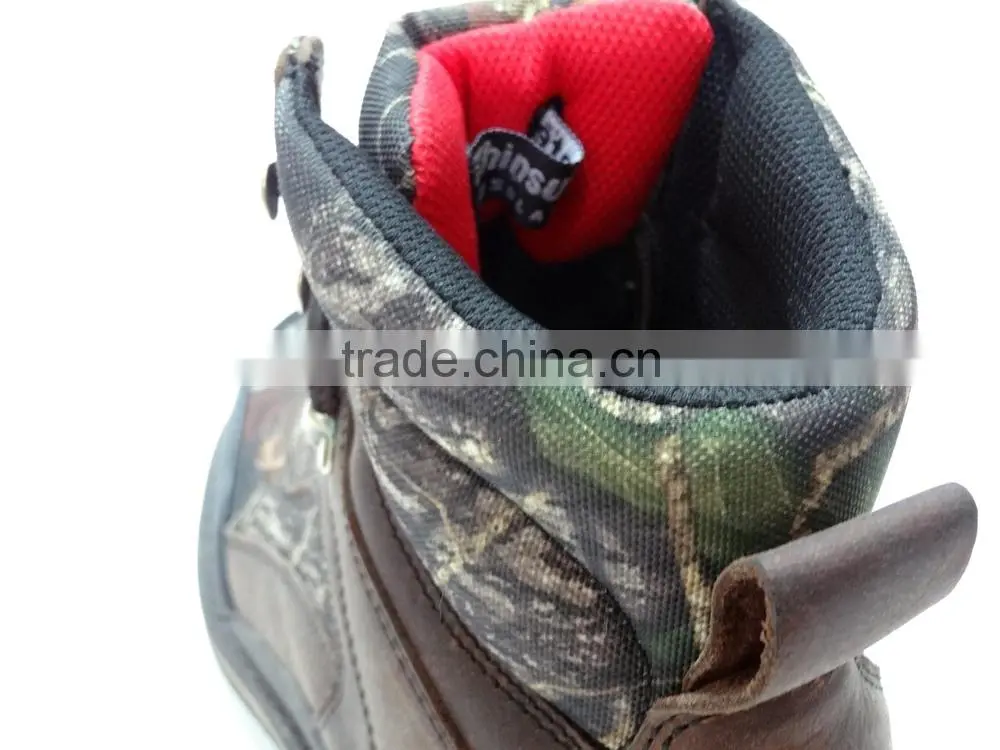 Durable canvas camouflage upper with 3M Thinsulate insulation mens hiking boots