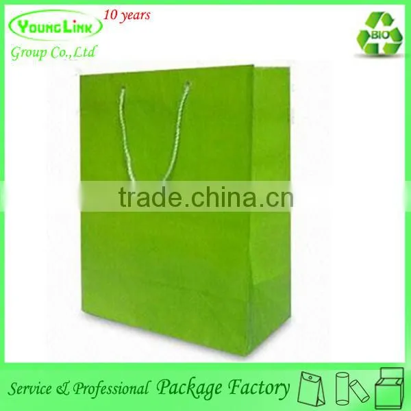 10 years factory cheap popular paper gift bag with handle