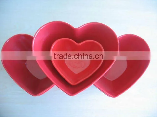 red color melamine heart bowl