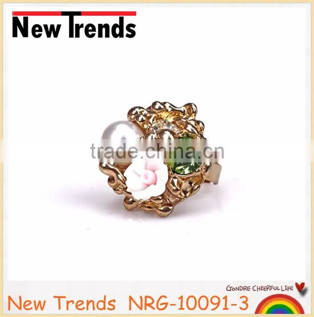 Fancy flower pearl gold ring designs with large crystal