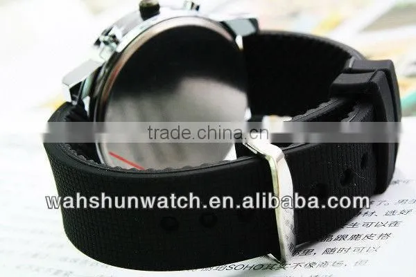mens wrist sport silicone watch of good quality