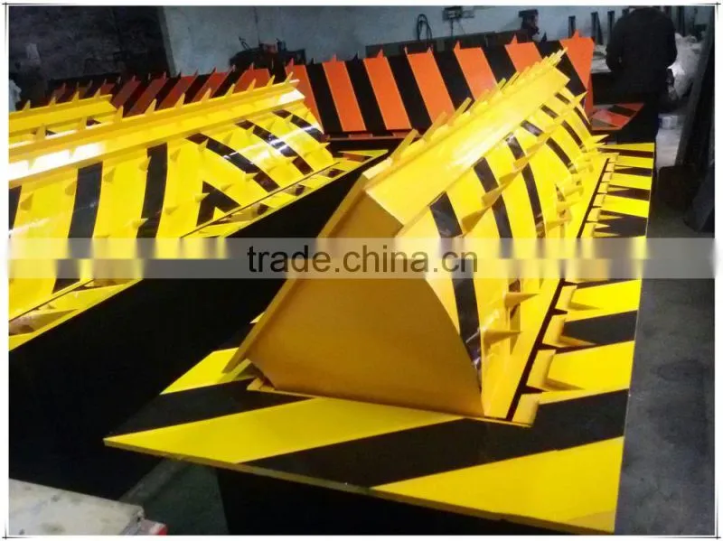 Hydraulic automated road barrier