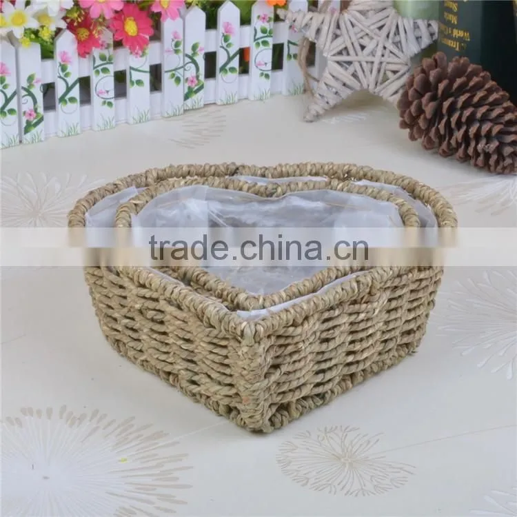 Decoration shallow mouth design straw woven heart shaped flower pot