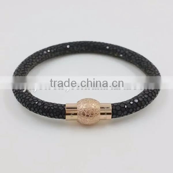 2016 Luxury Design Exclusive Genuine Stingray Leather Bangles Design Bangle Magnetic Handmade Bangles