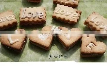 Biscuit sandwiching machine