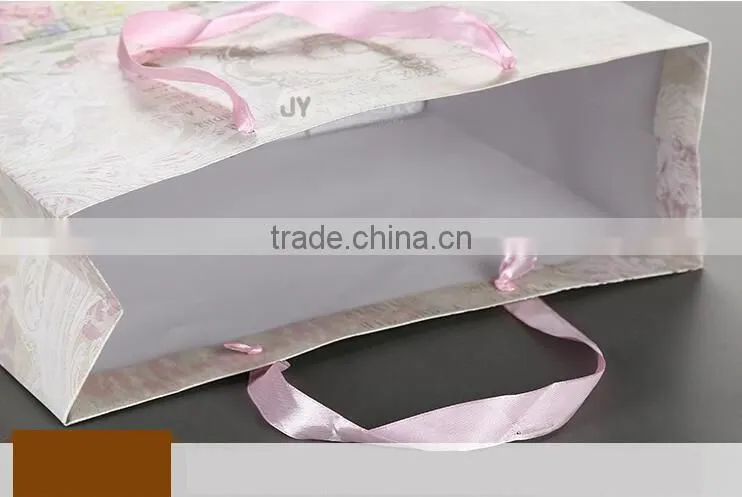 New fashion pre coating door gift luxury and fashion paper bag for printing