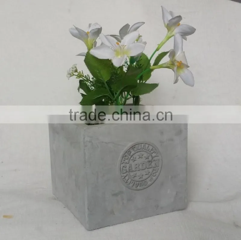 Cheap pots with fake plants
