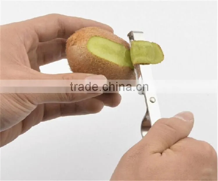Plastic slicer and peeler for vegetable
