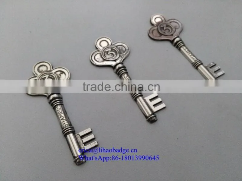 Fashion custom metal decorative keychain/decorative keyring/decorative key holder