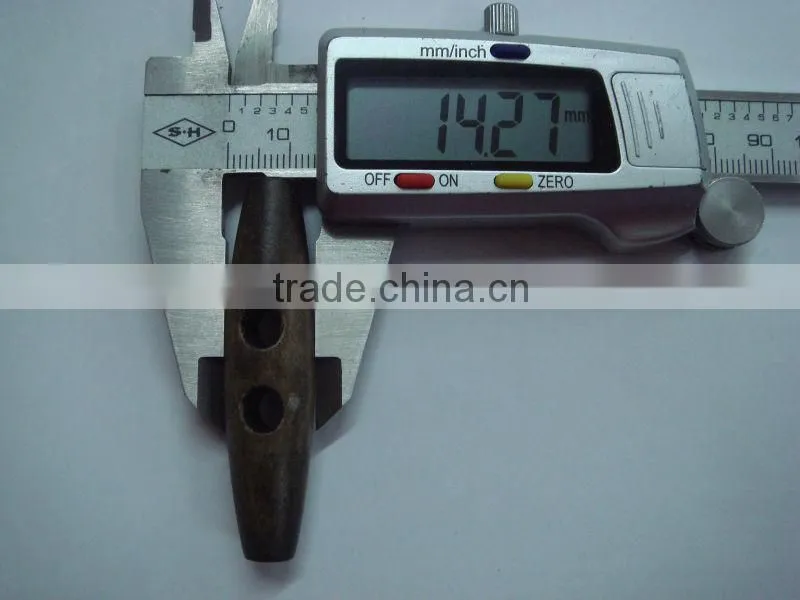 2014 hot sale 2 holes big wood horn button for clothes