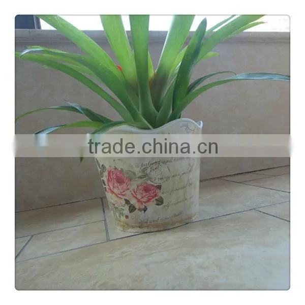 Plastic decorative flower pot