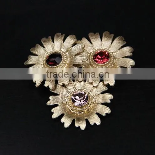 Alloy flower cc brooch