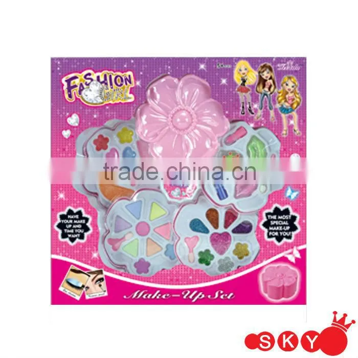 Girl DREAM PRINCESS GIRL Beautiful make up set , Easy on mom to clean up