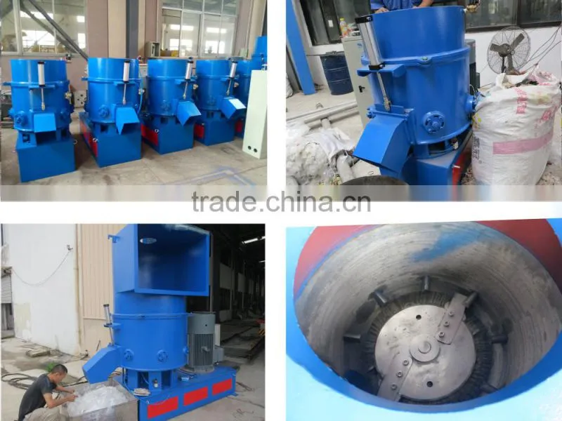Plastic agglomerator with belt conveyor