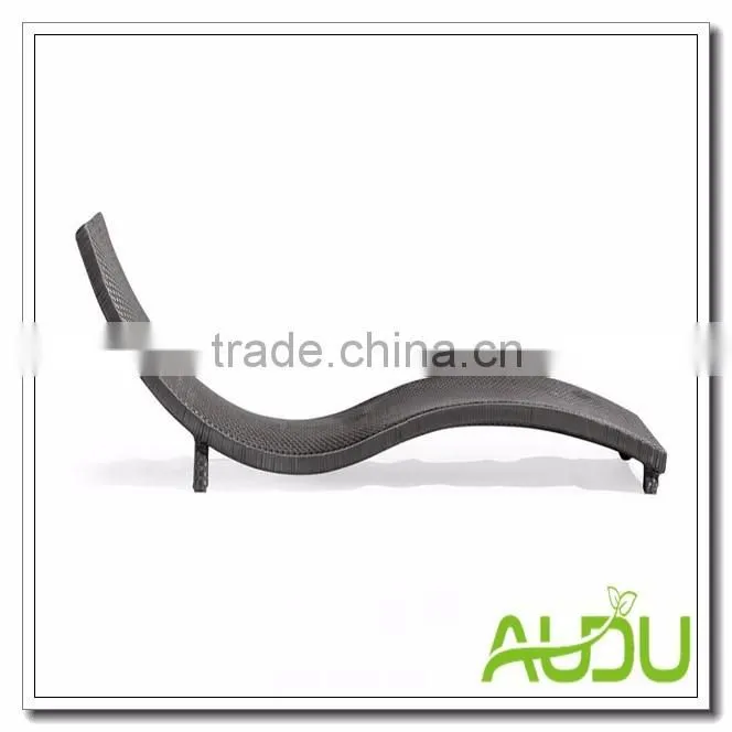 Phoenix Wicker Outdoor Sun Lounger