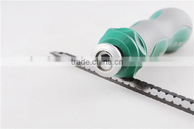 Adjustable blade Screwdriver