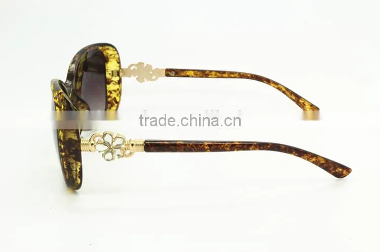 wholesale price fashion women sunglasses with flower shaped diamond