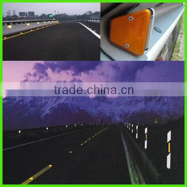 yellow reflective delineator reflector