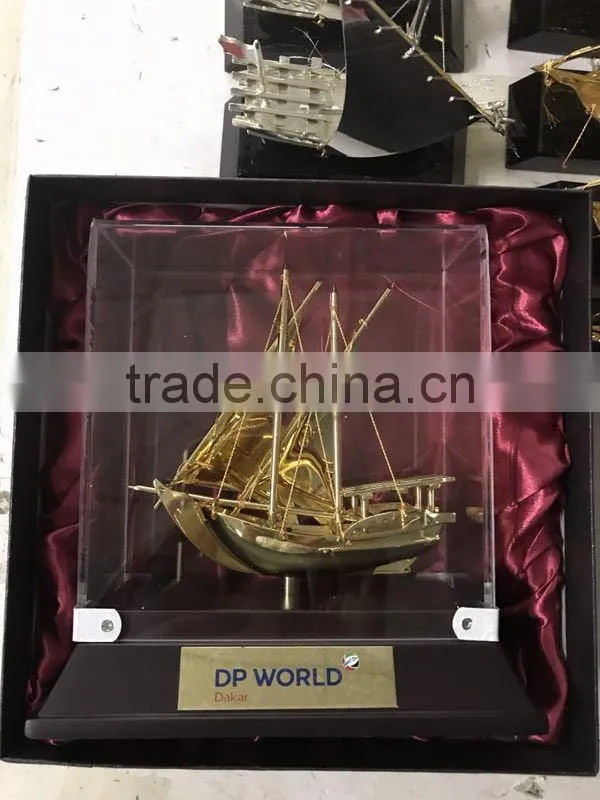 2017 NEW Style High Quality Beautiful Real Gold plated Dhow with Souviner Gift