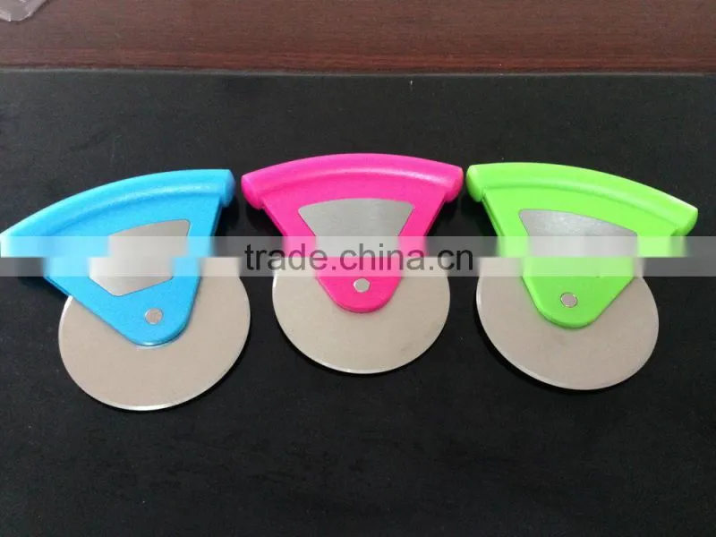 Plastic pizza slicer pizza cutter wholesale pizza wheel slicer