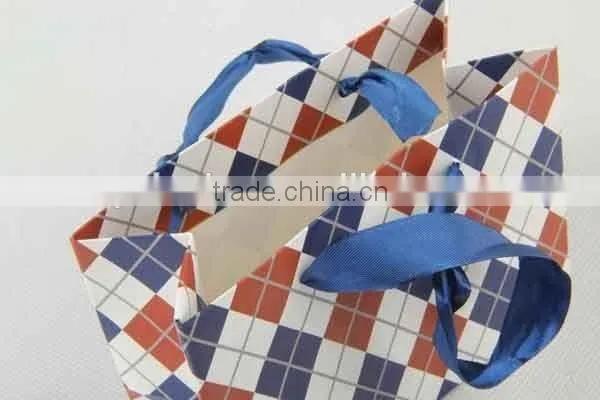 Foldable Gift Bag with Diamond Pattern/ Shopping Bag