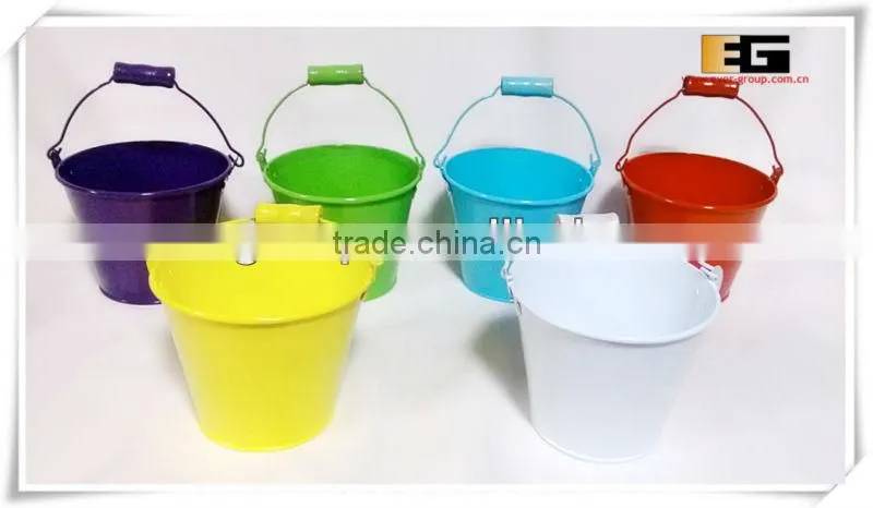 Zinc with wooden handle powder coated Flower planter