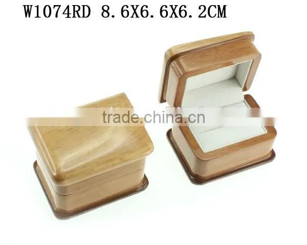 W1074RD Popular Varnish Wooden Jewelry Ring Box With Hinge