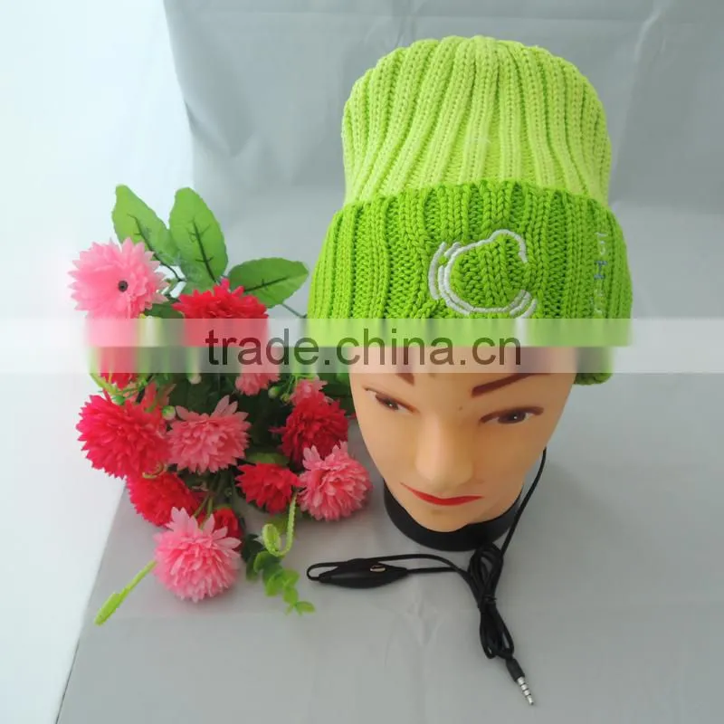 Uneed fashion winter hat for young girls with headphone