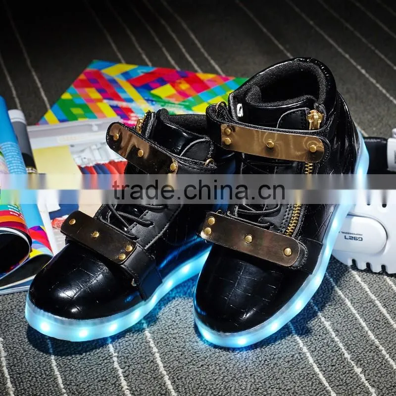 2017 New Chargeable Flash Night Luminous Sneakers Children white black color Light Up shoes for girls and boys sheos