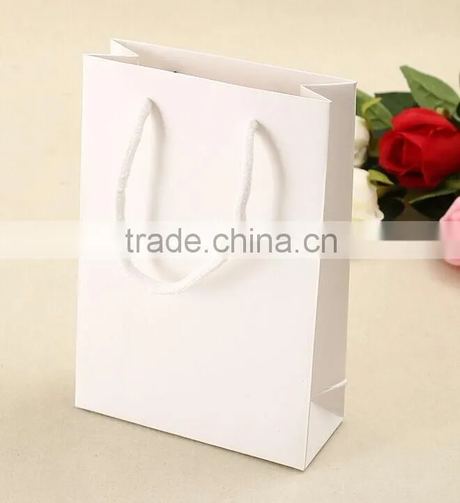Customized luxury shopping paper bags wholesale